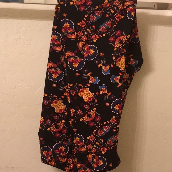 Pants - Lularoe leggings